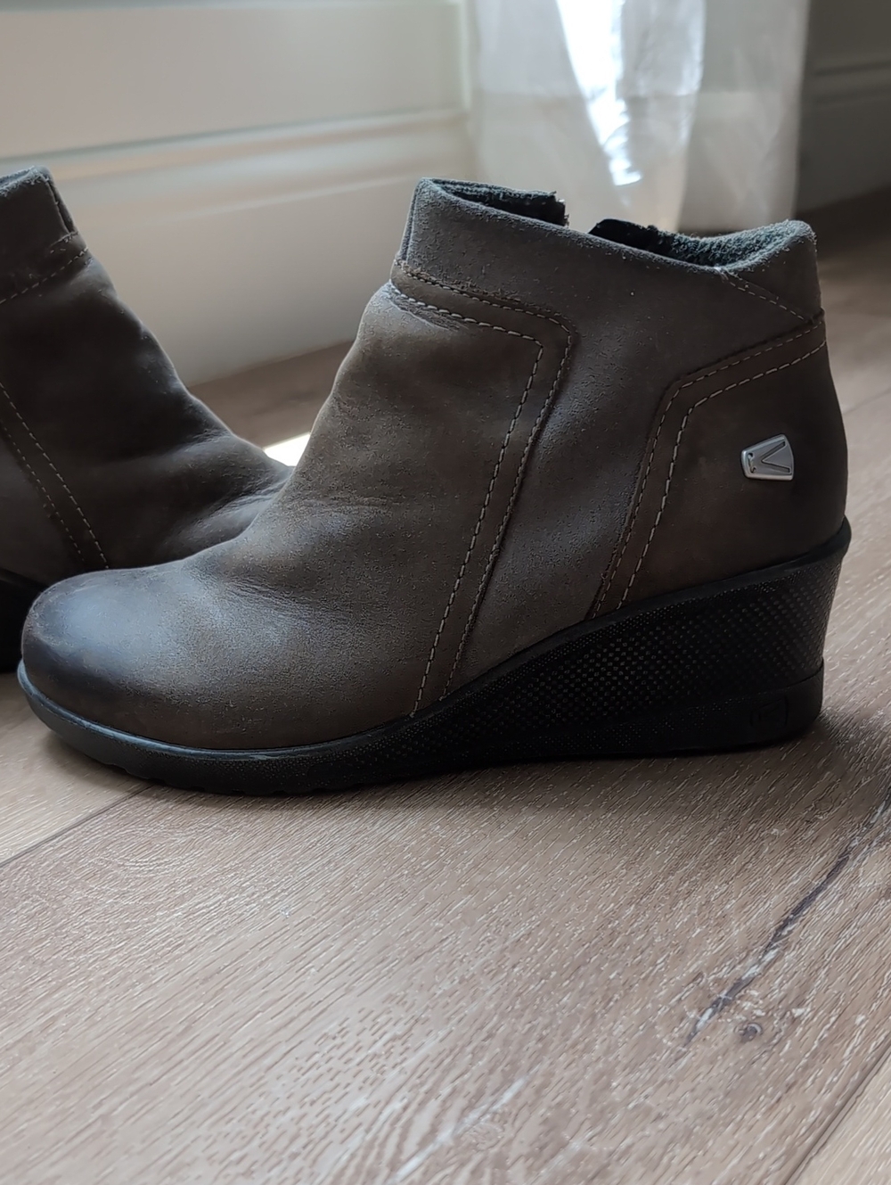 Keen Brown Taupe Wedge Ankle Boots